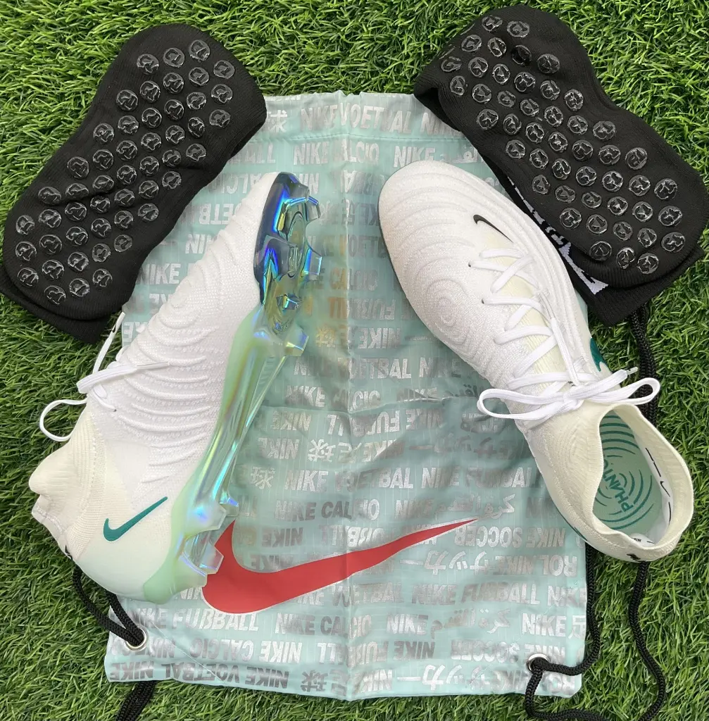 Nike Phantom Luna 2 Elite FG LV8 (Bag and box included!!) 